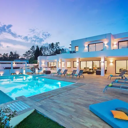 Extravagant 8 Bdrm In Marbella, Beachside Willa *