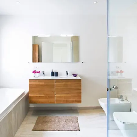 Vila Extravagant 8 Bdrm In Marbella, Beachside *