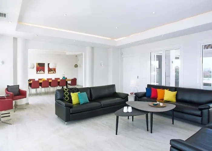 Extravagant 8 Bdrm In Marbella, Beachside فيلة