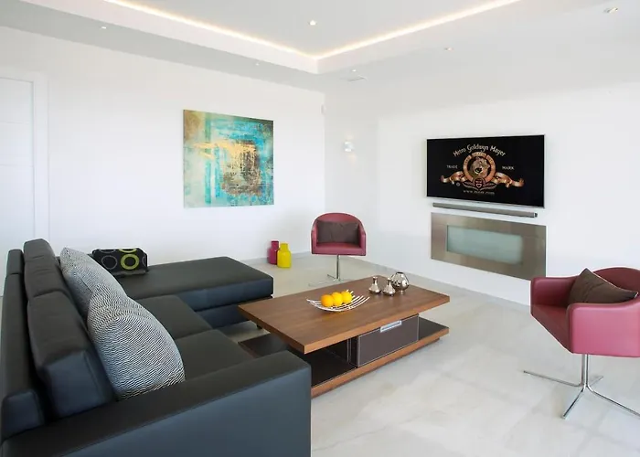 Extravagant 8 Bdrm In Marbella, Beachside * ماربيا