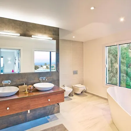 Extravagant 8 Bdrm In Marbella, Beachside Villa *